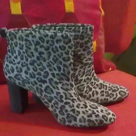 Charles by Charles David slip on Animal Print Booties sz 7.5 - Picture 2 of 5